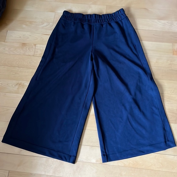 Lululemon Seek Softness Mid Rise Wide Leg Crop size 10 - Picture 1 of 7